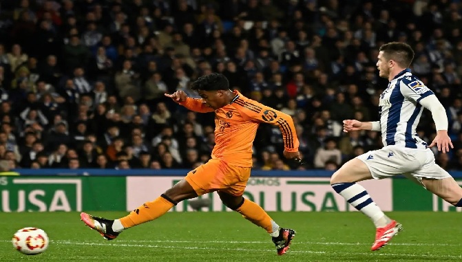 كأس إسبانيا لكرة القدم: ريال مدريد يضع قدماً في النهائي بفوزه خارج الديار على ريال سوسيداد