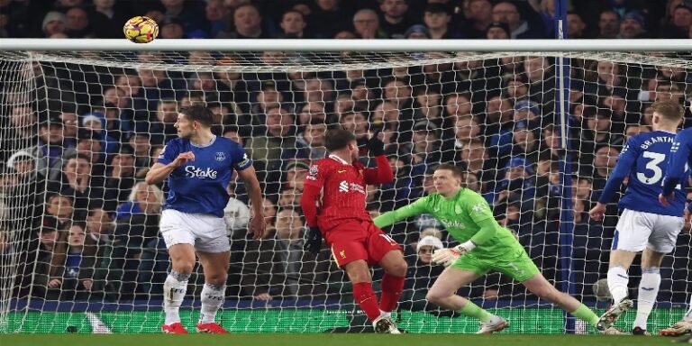 الدوري الإنكليزي لكرة القدم: هدف قاتل يحرم ليفربول من الفوز على إيفرتون