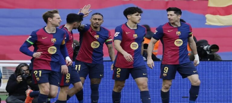 برشلونة يهزم ألافيس بهدف ليفاندوفسكي ويقترب من ريال مدريد