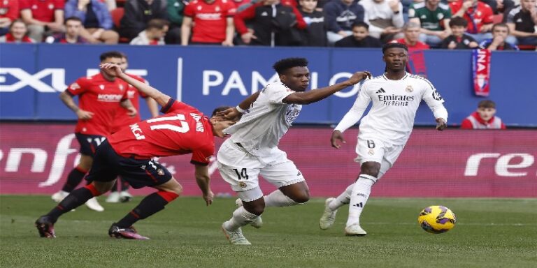 الدوري الإسباني لكرة القدم: أوساسونا يُسدي خدمة لبرشلونة وأتلتيكو مدريد بتعادله مع ريال مدريد