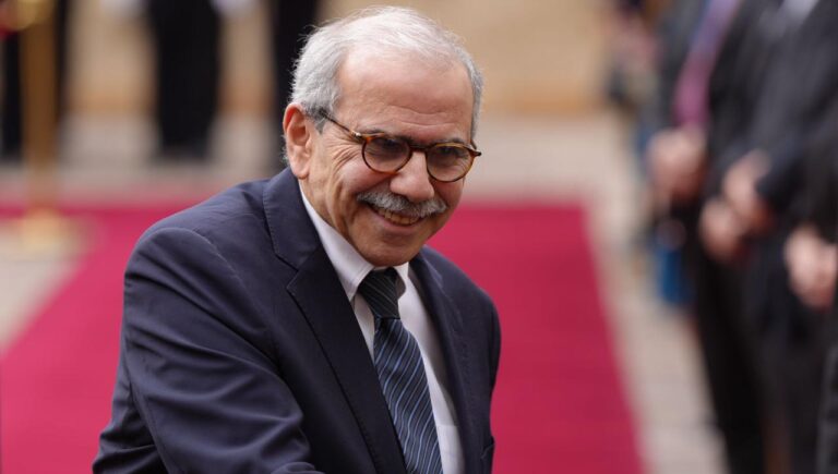 سلام يطلب من المؤسسات العامة إخضاع الحسابات للتدقيق