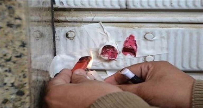 ختم مكتبي طوابع في الدكوانة بالشمع الأحمر