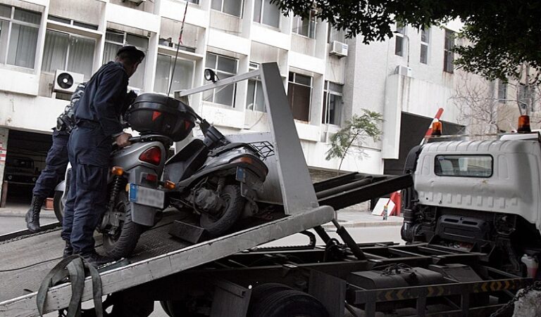 الحكومة تضاعف بدلات حجز السيارات 100 مرّة