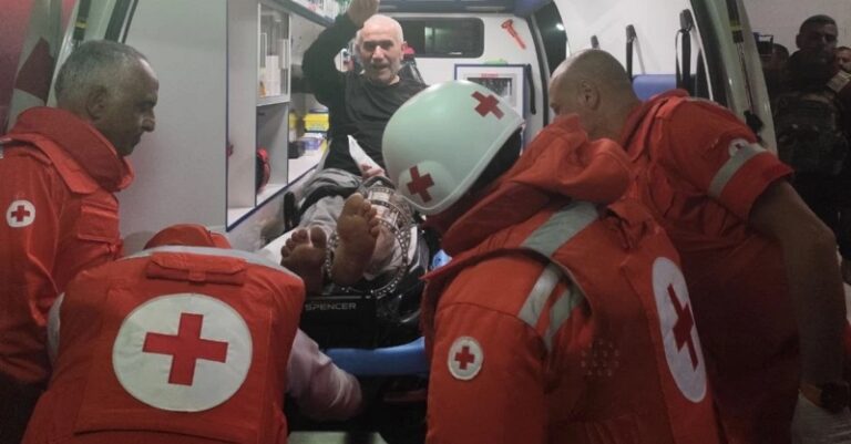 الدفعة الأولى من الأسرى اللبنانيين.. بين صراخ الأمهات وتعذيب السجون