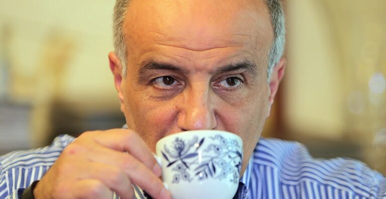 شارل الحاج يقيل كريدية.. كيدياً