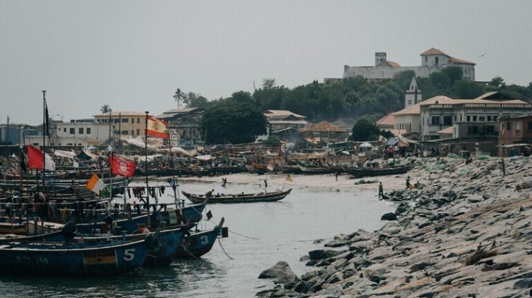 اختطاف 3 بحارة صينيين بالقرب من سواحل غانا