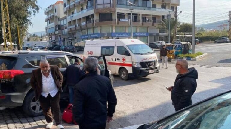 جرحى بحادث سير عند مدخل شكا (صور)