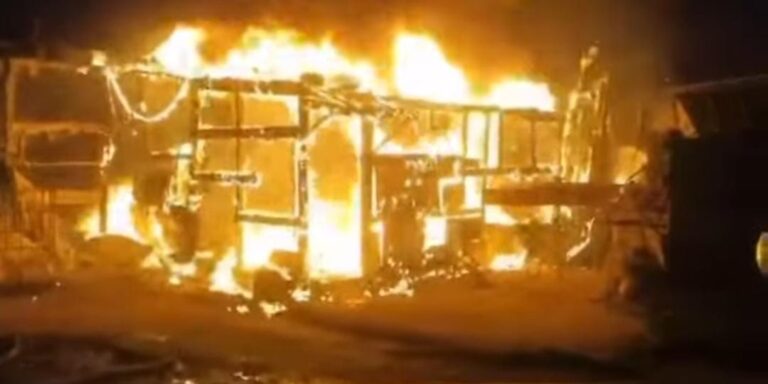 بالفيديو.. حريق في مخيم للنازحين في الكورة