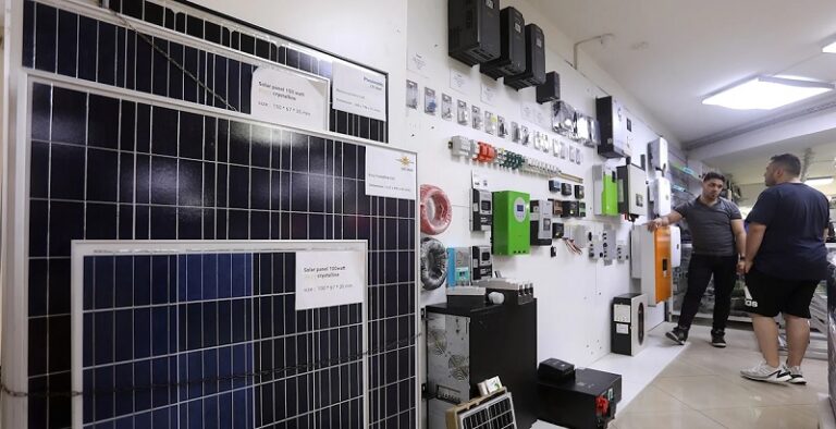 الجشع يؤدّي إلى إشباع السوق | ألواح الطاقة الشمسية: تراجع الاستيراد 82%