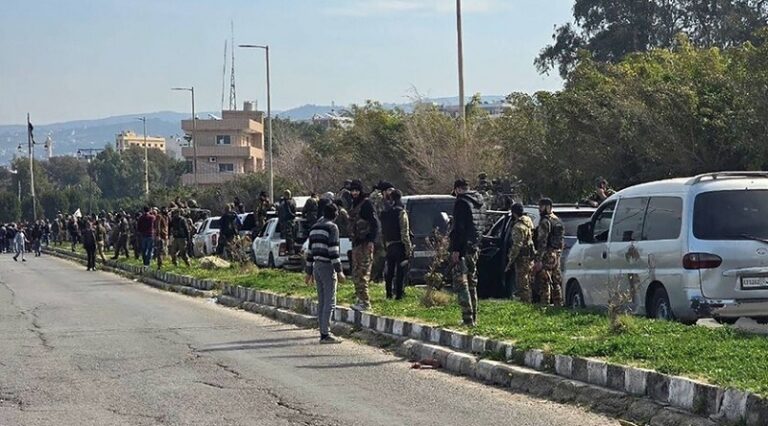 نزوح كثيف من الساحل السوري إلى شمال لبنان