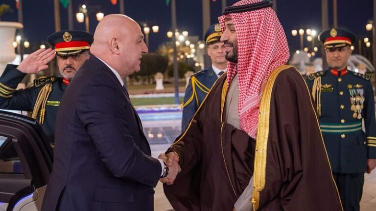 ما الذي تفعله السعودية في لبنان؟