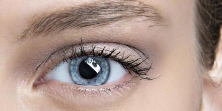إحذروا البقع أمام العين!