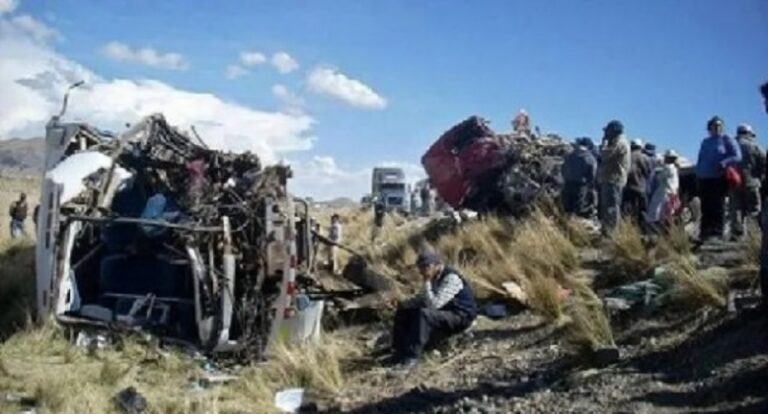 37 قتيلاً باصطدام بين حافلتين في بوليفيا