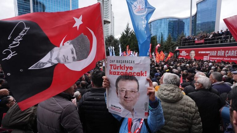 حالات اختناق واعتقالات خلال تظاهرات في تركيا (فيديو)