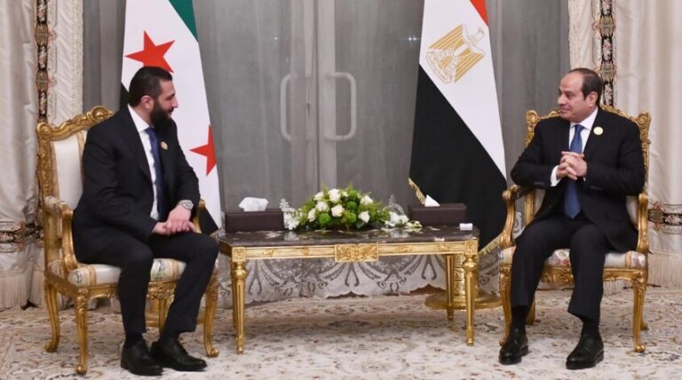 ماذا دار في اللقاء الأول بين السيسي والشرع؟