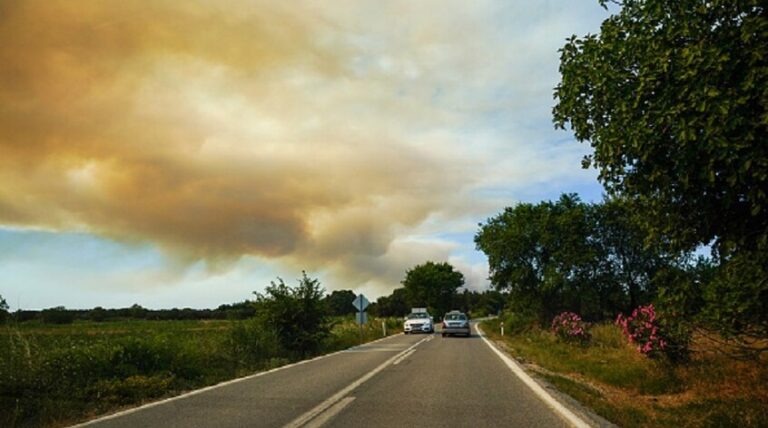 حريق غابات بمنتجع أنطاليا في تركيا