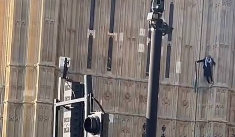 علم فلسطين على “بيغ بين” (فيديو وصور)