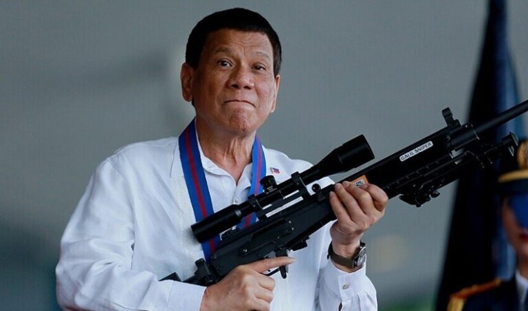 مذكرة إعتقال بحق رئيس دولة سابق