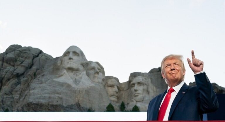 رأس ترامب على جبل راشمور التذكاري؟