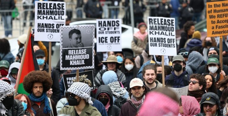 اعتقال واحتجاز وترحيل سياح ومقيمين دائمين في أميركا