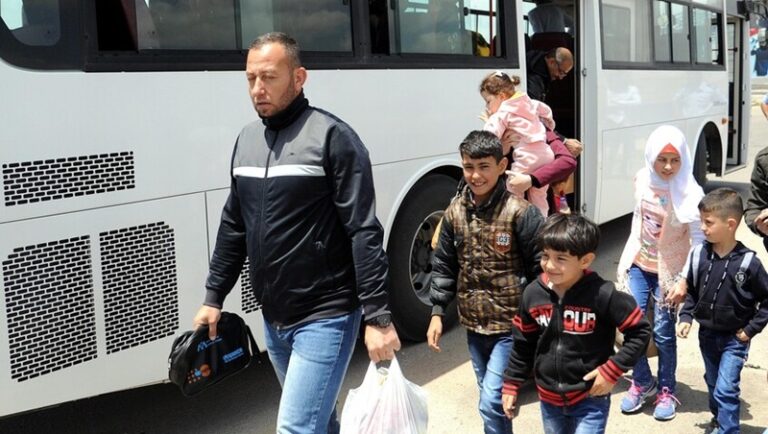 عودة 43704 نازحين سوريين من الأردن