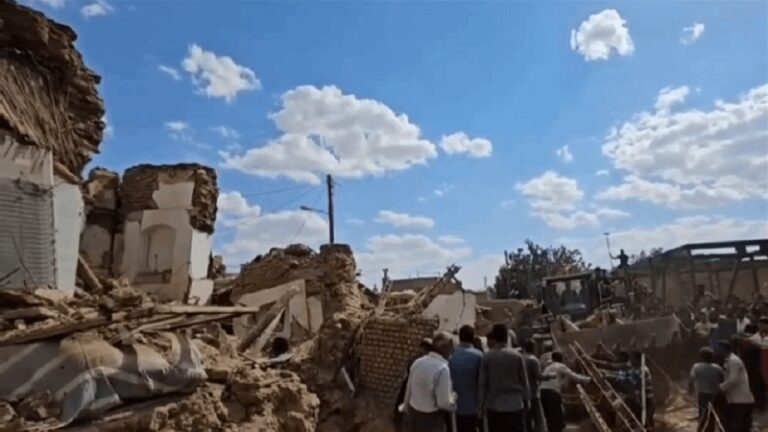 زلزال بقوة 5 درجات وسط إيران