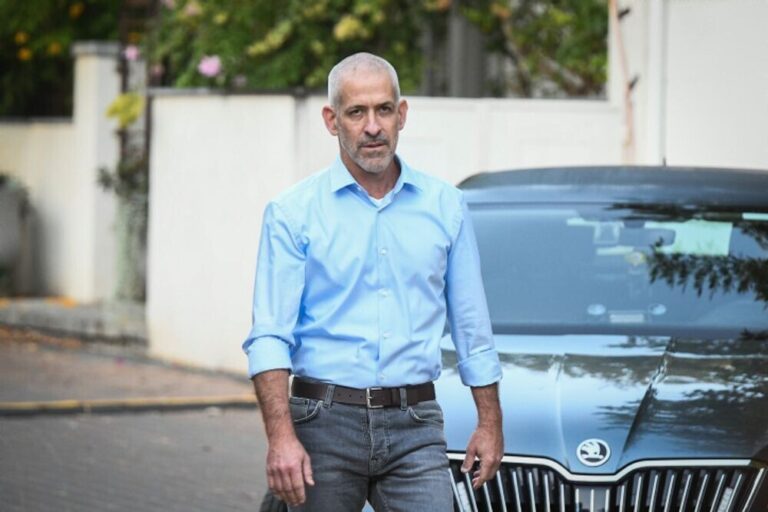 حكومة العدو صوتت بالإجماع على إقالة رئيس “الشاباك”