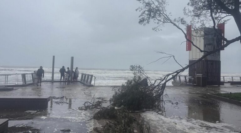 كرات غامضة تعود للظهور على الساحل الشرقي لأستراليا بعد 6 أشهر من اختفائها