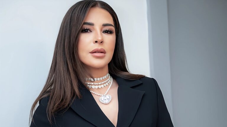 ماغي بو غصن تعود إلى المسرح الكويتي (فيديو)