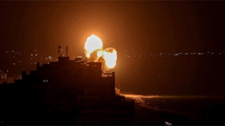 سلسلة غارات على مطار تدمر في سوريا