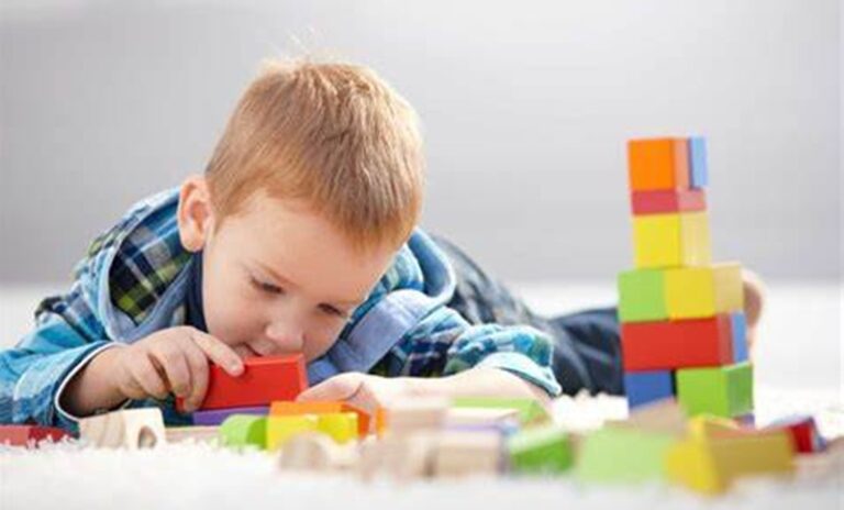 لماذا يعجز الأطفال عن تذكّر ذكرياتهم الأولى؟