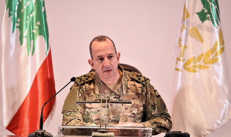 قائد الجيش يتفقد موقع انفجار زبقين