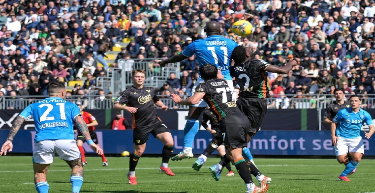 نابولي يسقط بفخ التعادل السلبي بمواجهة فينيزيا