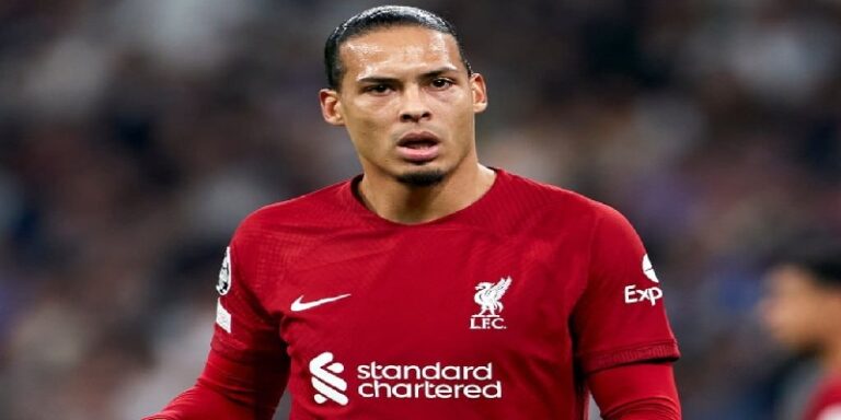 باريس سان جيرمان يقدم عرضاً مغرياً لضم فان دايك