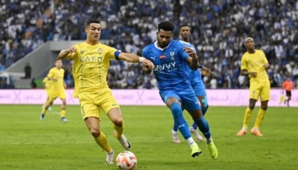 الهلال يتقدم بطلب رسمي لاستقدام حكام أجانب لقيادة مبارته ضد النصر