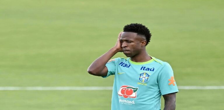 فينيسيوس يُثير الشكوك قبل موقعة البرازيل والأرجنتين