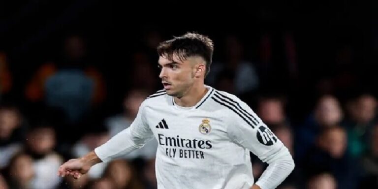 ريال مدريد يجدد عقد مدافعه أسينسيو