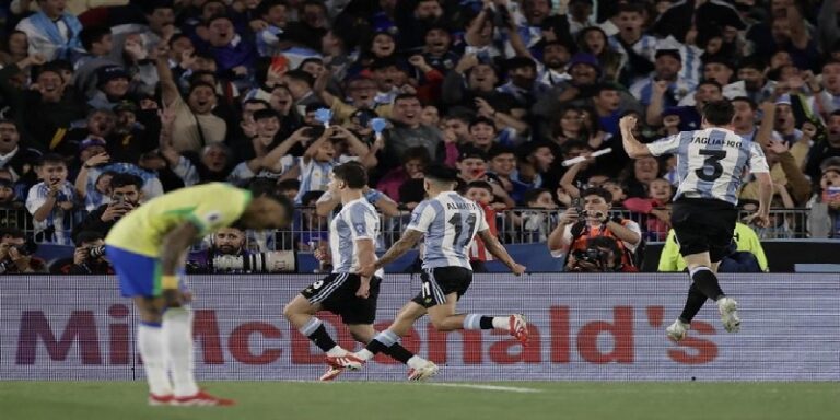 الإتحاد البرازيلي لكرة القدم يُعيد احياء مفاوضاته مع أنشيلوتي بعد الهزيمة من الأرجنتين