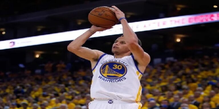 قبل عيده السابع والثلاثين.. كوري يُبصم على نقطته الـ 25 ألف