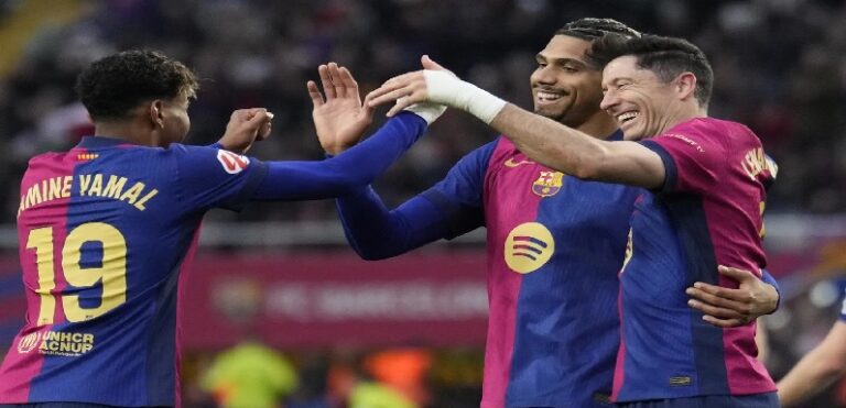 برشلونة يستعرض عضلاته برباعية على حساب ريال سوسيداد ويستعيد صدارة الليغا