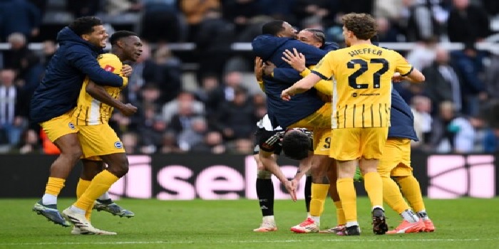 كأس الإتحاد الإنكليزي لكرة القدم: برايتون يباغت نيوكاسل ويُقصيه من البطولة