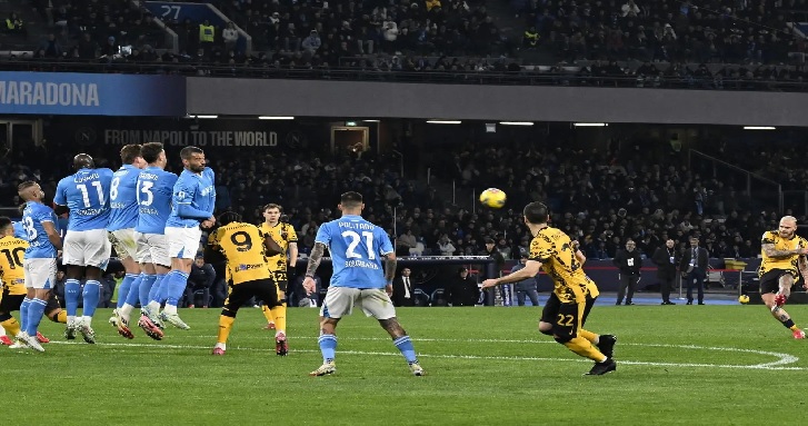 الدوري الايطالي لكرة القدم: التعادل الإيجابي يحسم قمة نابولي والإنتر