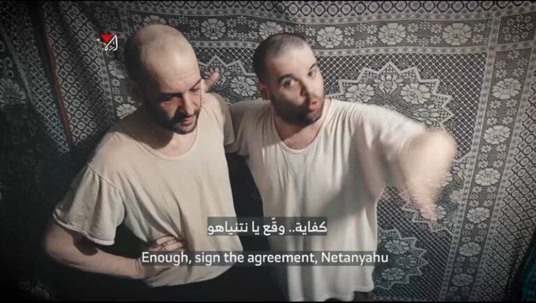 بالفيديو ـ أسير صهيوني لنتنياهو: لا تفرق بين العائلات!