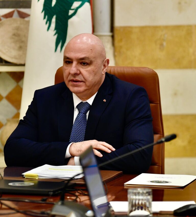 عون يكرّم متطوعي الصليب الأحمر: لن نفيكم حقكم