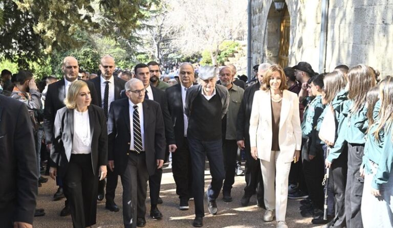 بالصور ـ سلام في المختارة بذكرى كمال جنبلاط: العدالة تأخرت لكنها تحققت