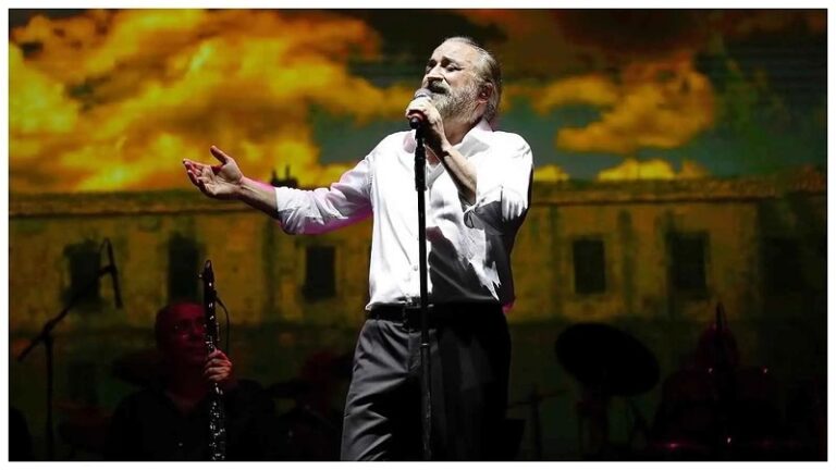 بالفيديو ـ توفي على خشبة المسرح!