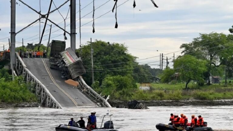 4 قتلى بانهيار جسر في الإكوادور