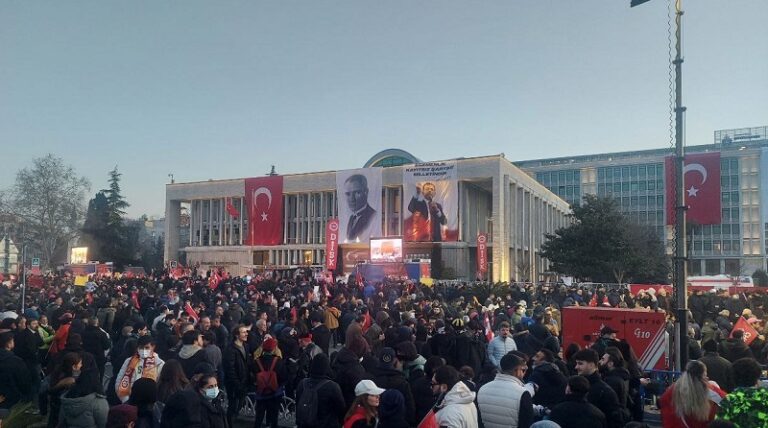 بالفيديو.. التظاهرات متواصلة في تركيا