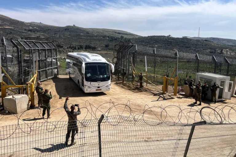 إجلاء مواطنين سوريين دروز لتلقي العلاج داخل الأراضي المحتلة