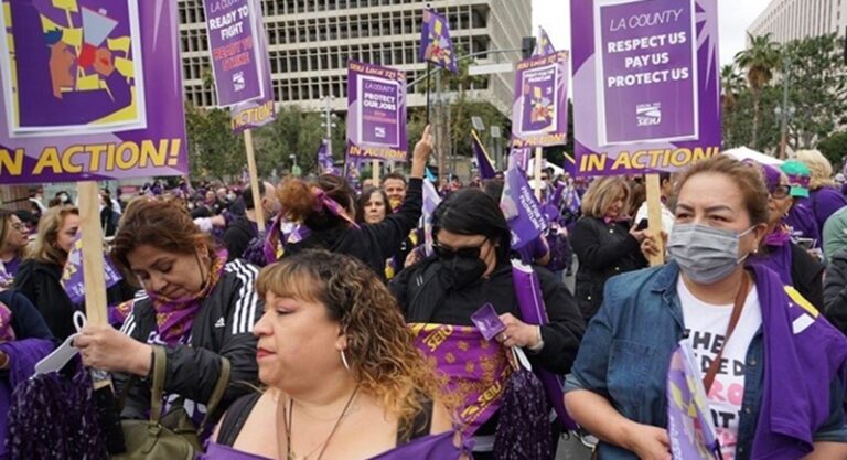 احتجاجات لوس أنجلوس تتصاعد وتصل نيويورك